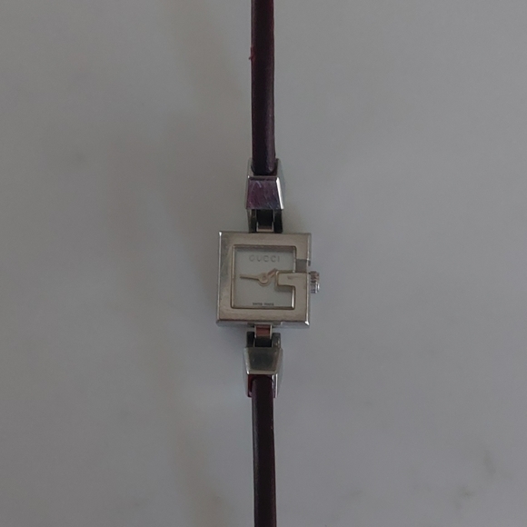 Gucci watch with mother of pearl face + thin brown leather strap - Picture 8 of 9